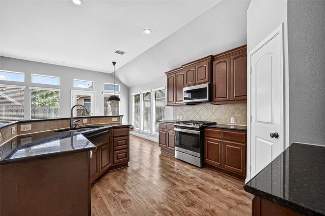5606 Walnut Glen Lane, Rosenberg, TX 77471
