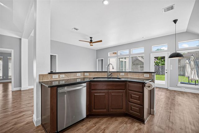 5606 Walnut Glen Lane, Rosenberg, TX 77471