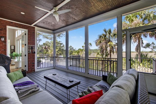 318 Oak Point Landing Drive, Mount Pleasant, SC 29464