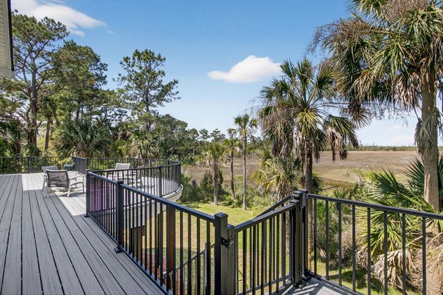 318 Oak Point Landing Drive, Mount Pleasant, SC 29464