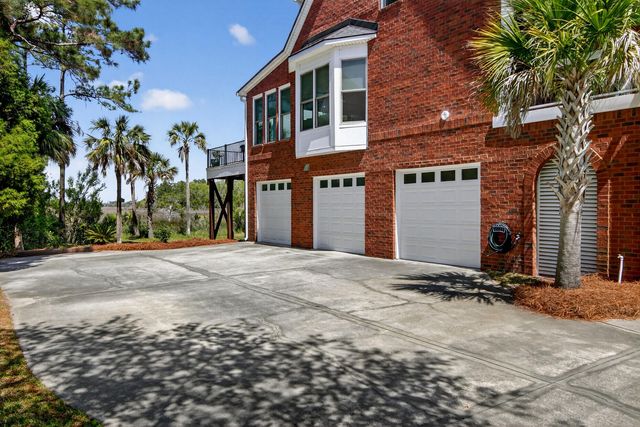 318 Oak Point Landing Drive, Mount Pleasant, SC 29464