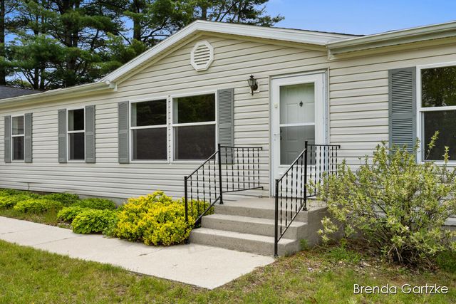 17055 Blackfoot Trail, Winfield Twp, MI 49329