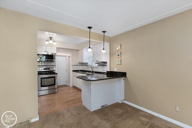 278 Fisher Road, Grosse Pointe Farms, MI 48230