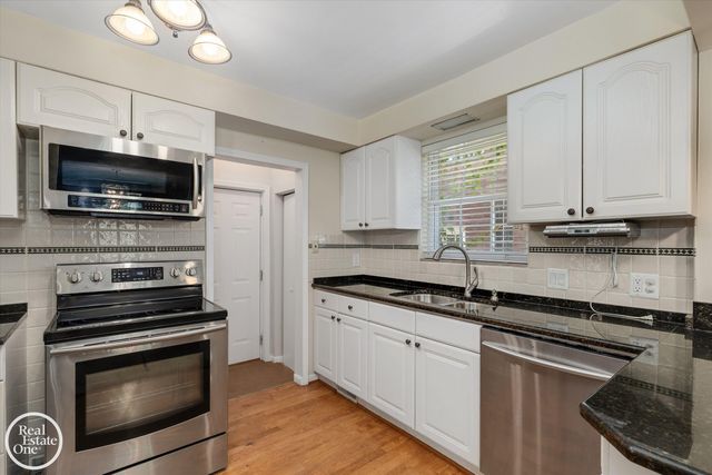 278 Fisher Road, Grosse Pointe Farms, MI 48230