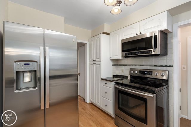 278 Fisher Road, Grosse Pointe Farms, MI 48230