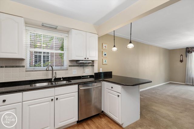 278 Fisher Road, Grosse Pointe Farms, MI 48230