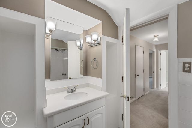 278 Fisher Road, Grosse Pointe Farms, MI 48230