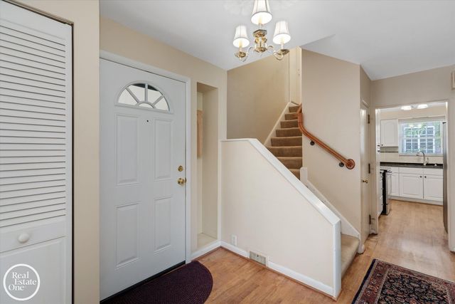 278 Fisher Road, Grosse Pointe Farms, MI 48230