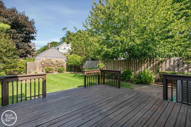 278 Fisher Road, Grosse Pointe Farms, MI 48230