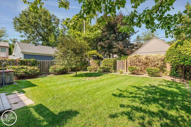 278 Fisher Road, Grosse Pointe Farms, MI 48230