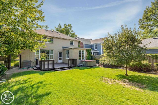 278 Fisher Road, Grosse Pointe Farms, MI 48230