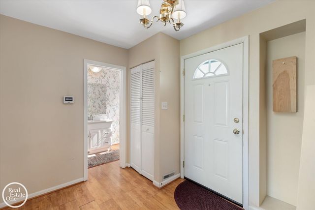 278 Fisher Road, Grosse Pointe Farms, MI 48230