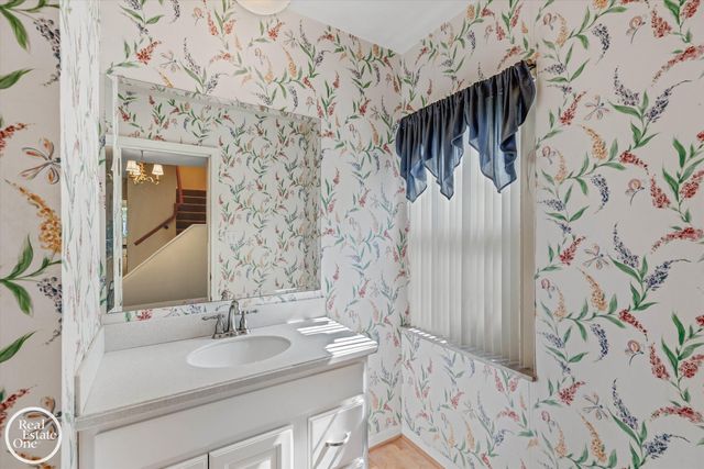 278 Fisher Road, Grosse Pointe Farms, MI 48230