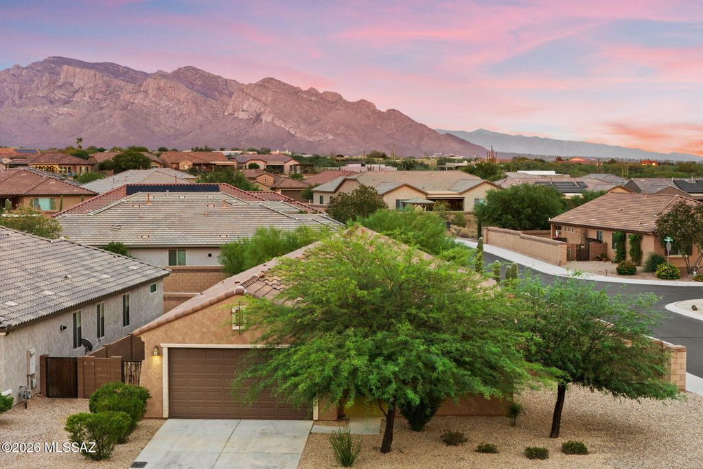 11964 N Raphael Way, Oro Valley, AZ 85742
