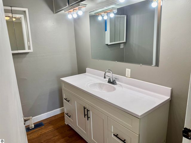136 W Elizabeth Street, Alma, MI 48801