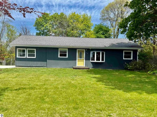 136 W Elizabeth Street, Alma, MI 48801