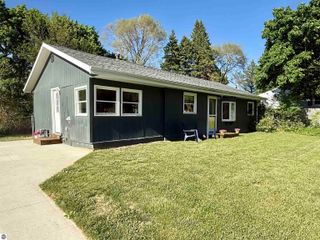 136 W Elizabeth Street, Alma, MI 48801