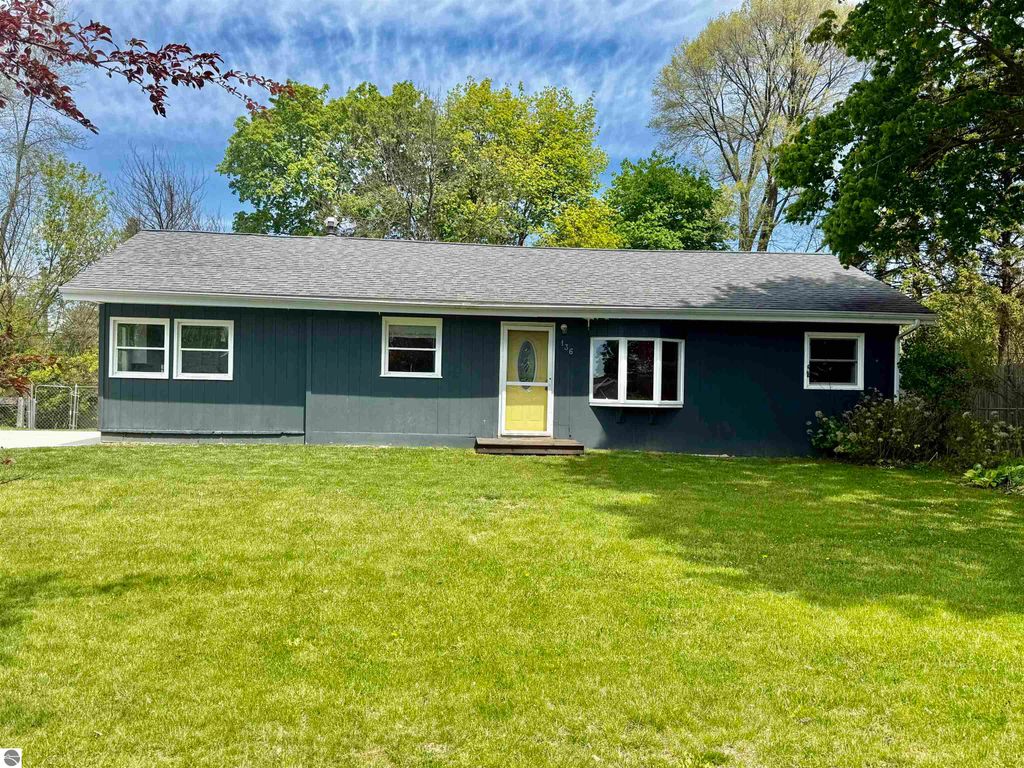 Image 1 of property listing at 136 W Elizabeth Street, Alma, MI 48801