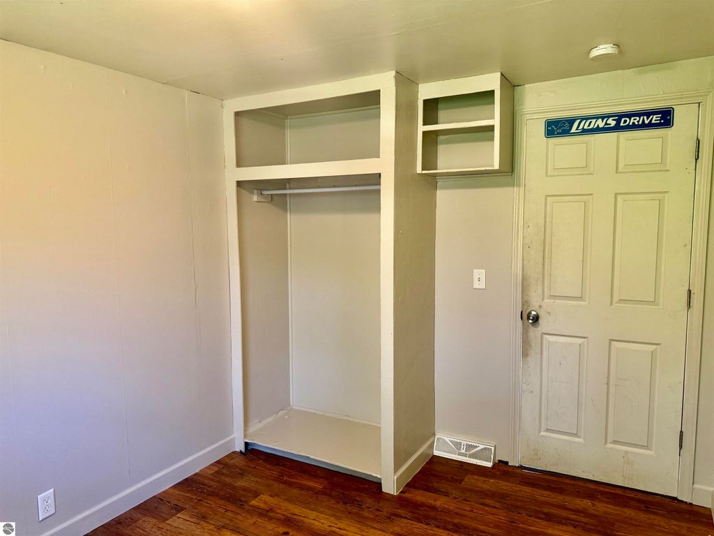 Image 15 of property listing at 136 W Elizabeth Street, Alma, MI 48801