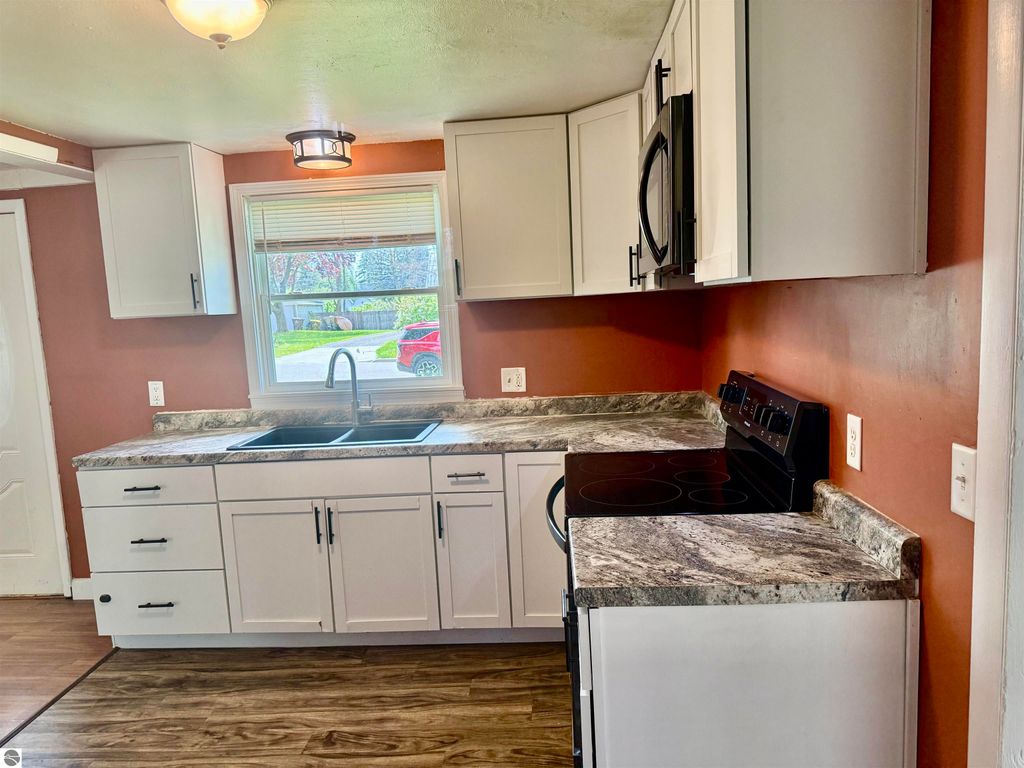 Image 16 of property listing at 136 W Elizabeth Street, Alma, MI 48801
