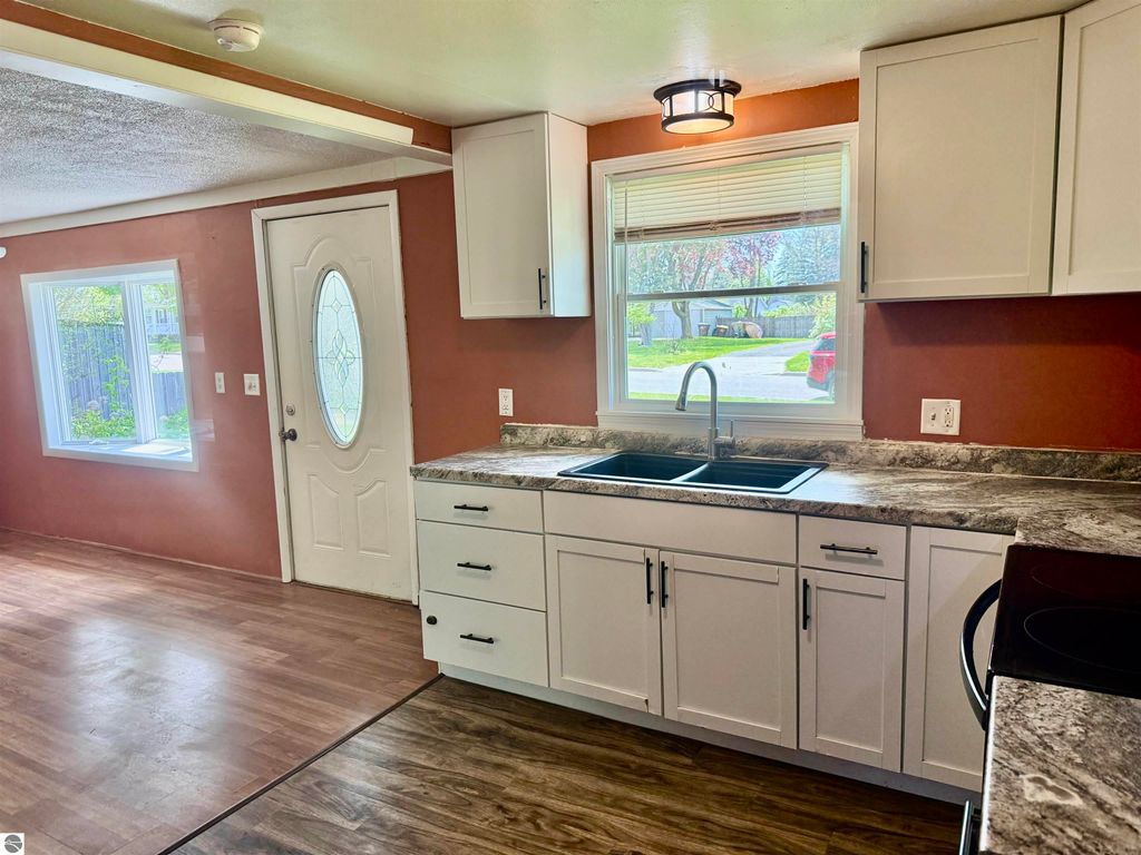 Image 17 of property listing at 136 W Elizabeth Street, Alma, MI 48801