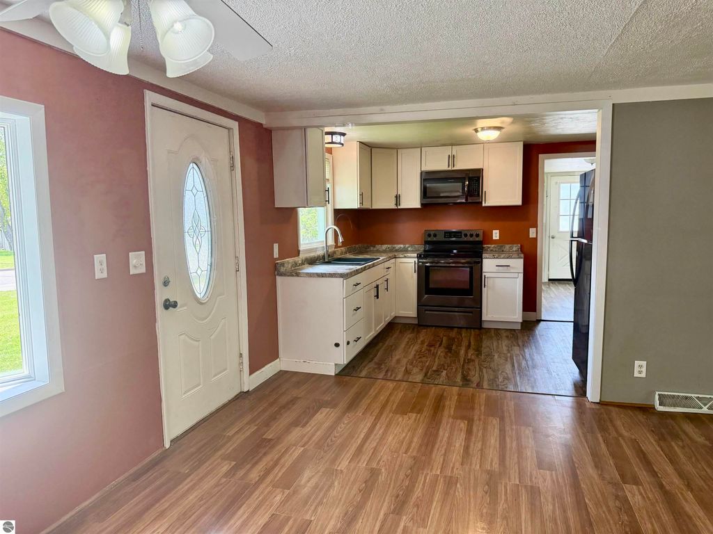 Image 22 of property listing at 136 W Elizabeth Street, Alma, MI 48801