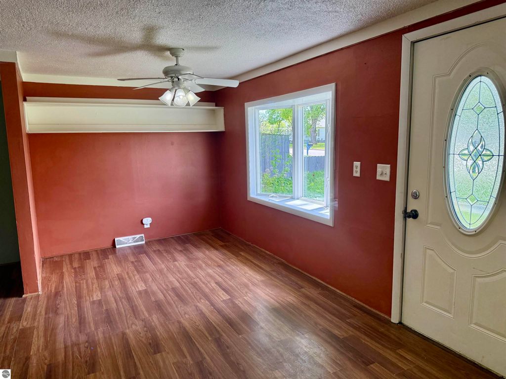 Image 23 of property listing at 136 W Elizabeth Street, Alma, MI 48801