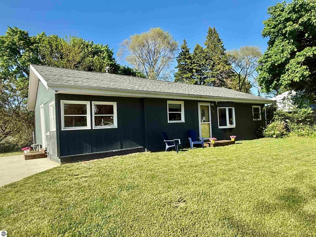 Image 34 of property listing at 136 W Elizabeth Street, Alma, MI 48801