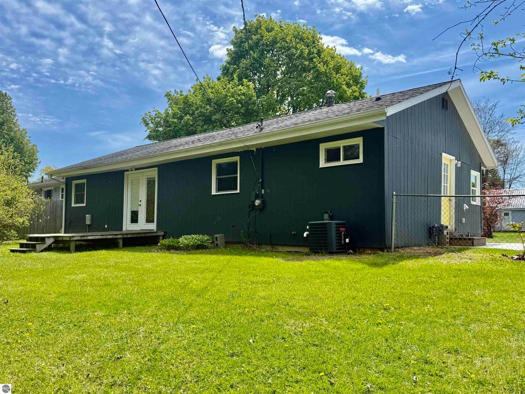 Image 5 of property listing at 136 W Elizabeth Street, Alma, MI 48801