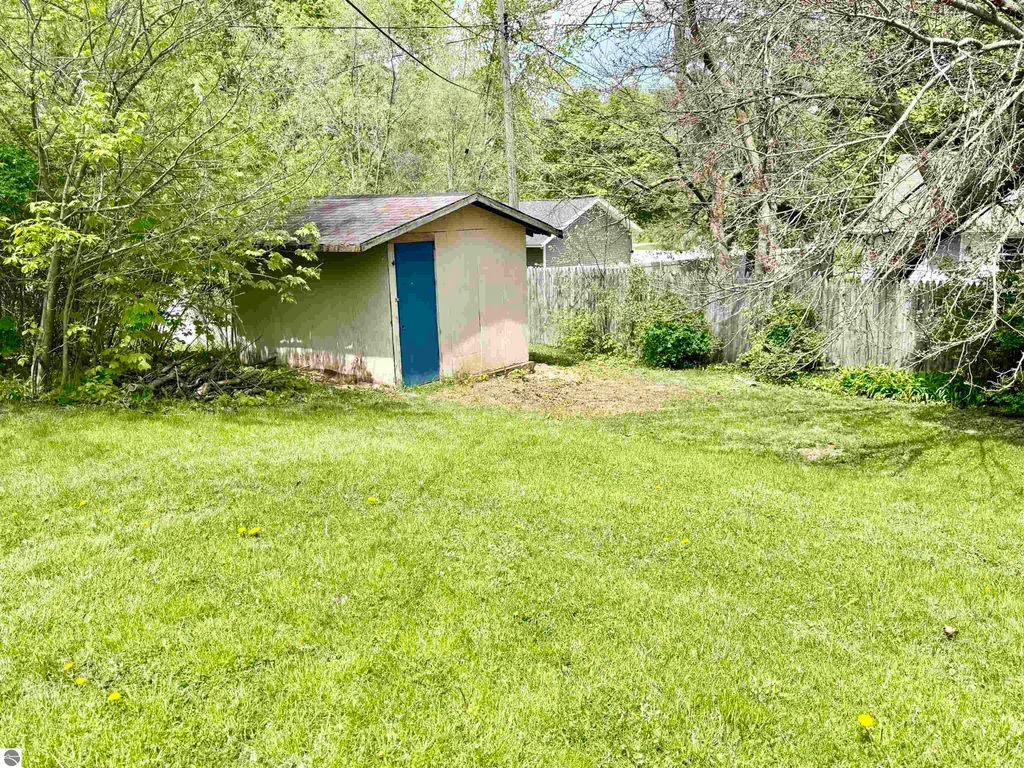 Image 7 of property listing at 136 W Elizabeth Street, Alma, MI 48801