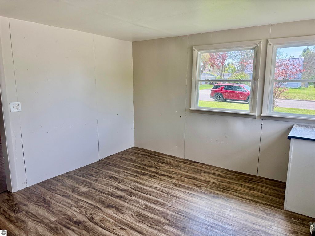 Image 8 of property listing at 136 W Elizabeth Street, Alma, MI 48801
