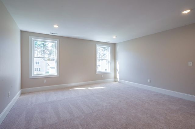 10 Wilderness Drive, Nashua, NH 03062