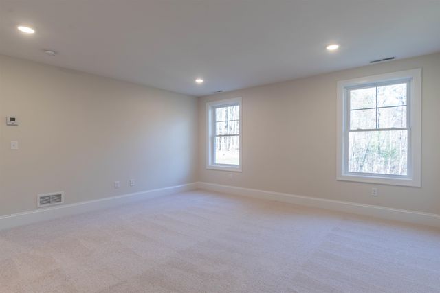 10 Wilderness Drive, Nashua, NH 03062