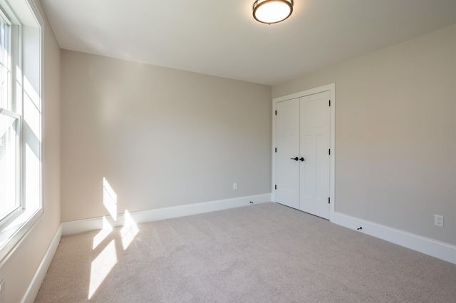 10 Wilderness Drive, Nashua, NH 03062