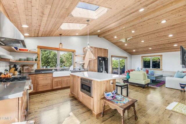 7035 Oxnard Avenue, Ventura, CA 93001