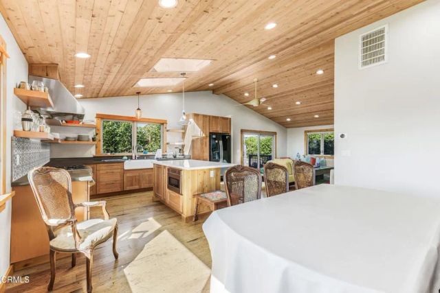 7035 Oxnard Avenue, Ventura, CA 93001