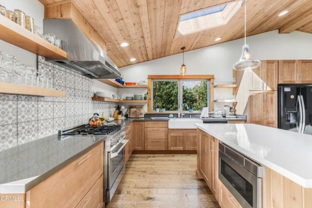 7035 Oxnard Avenue, Ventura, CA 93001