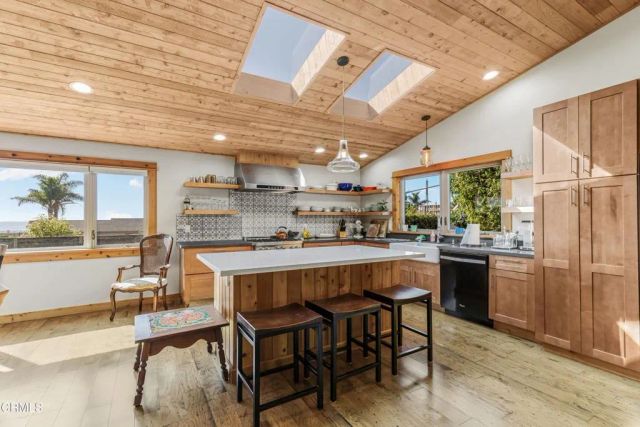 7035 Oxnard Avenue, Ventura, CA 93001