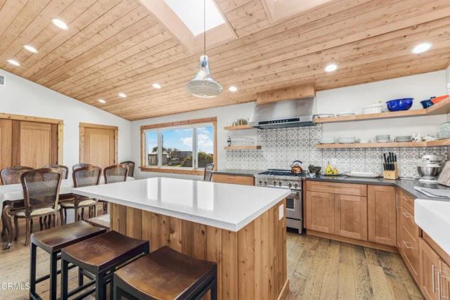 7035 Oxnard Avenue, Ventura, CA 93001