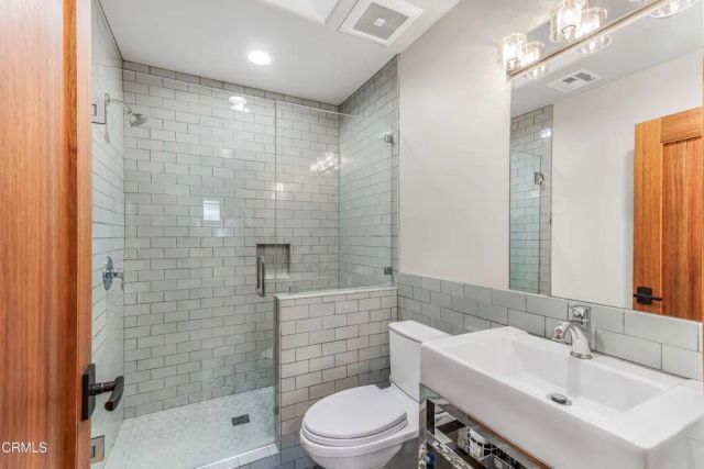 7035 Oxnard Avenue, Ventura, CA 93001