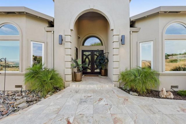2600 Geneil Court, Hollister, CA 95023