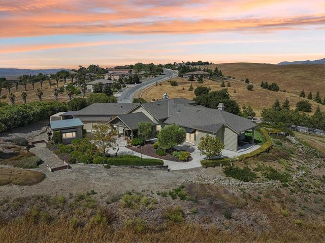 2600 Geneil Court, Hollister, CA 95023