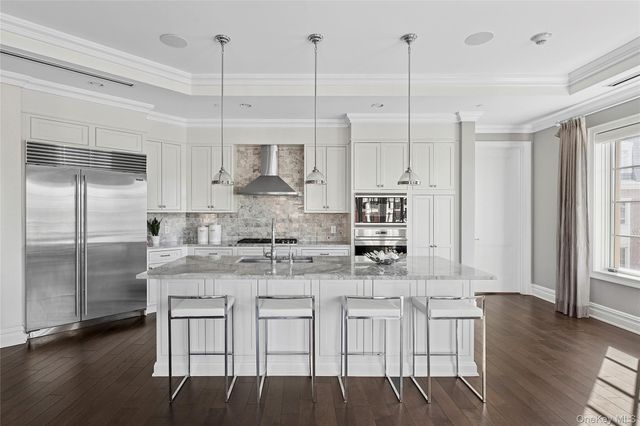 1000 Royal Court 1207, North Hills, NY 11040