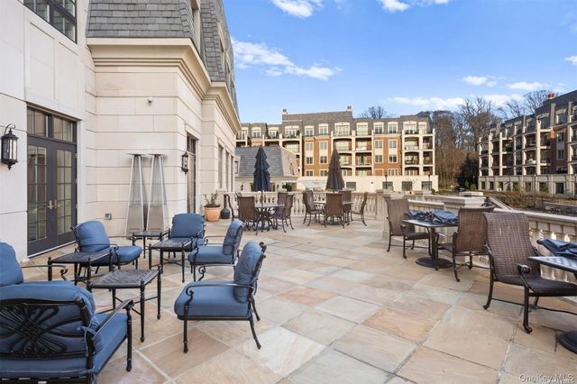 1000 Royal Court 1207, North Hills, NY 11040