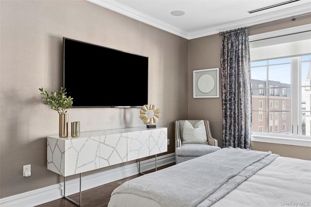 1000 Royal Court 1207, North Hills, NY 11040