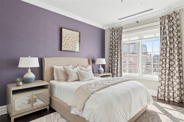 1000 Royal Court 1207, North Hills, NY 11040