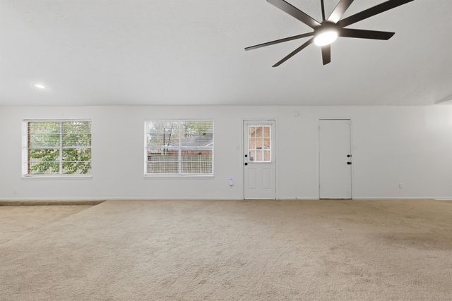 218 Oxford Drive, Conroe, TX 77303