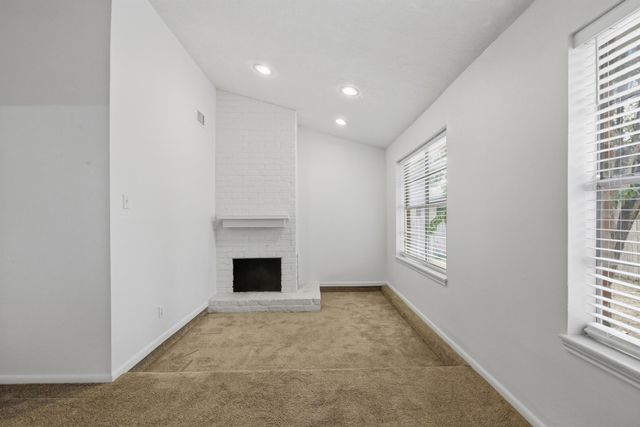 218 Oxford Drive, Conroe, TX 77303