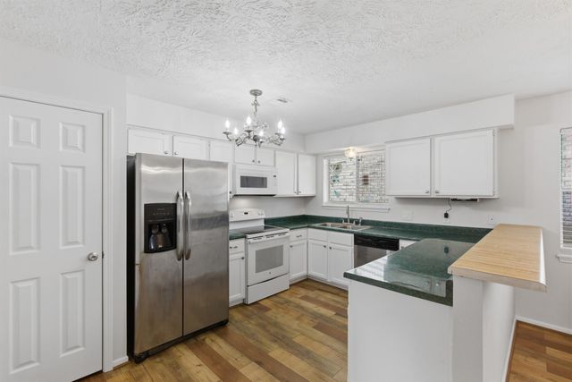 218 Oxford Drive, Conroe, TX 77303