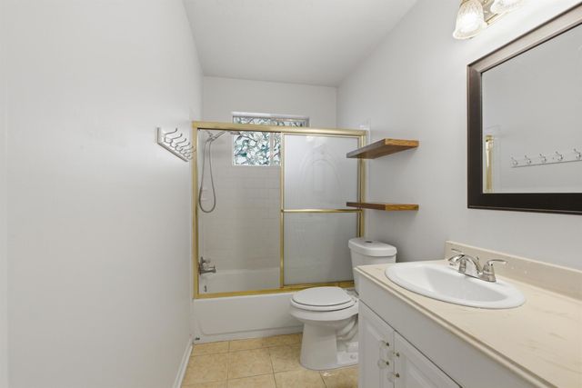 218 Oxford Drive, Conroe, TX 77303